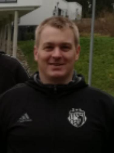 Dennis Vilaumi