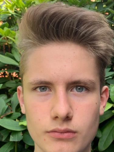 Aaron Stolze