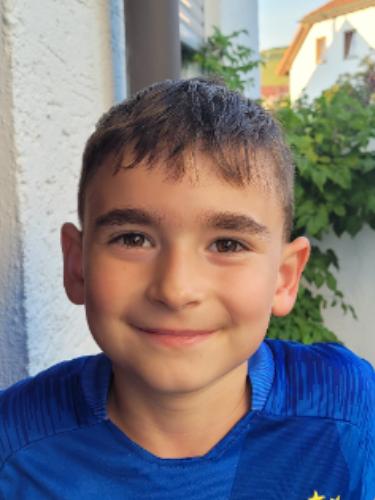 Aron Hysejni