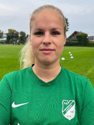 Kira Czwaluk