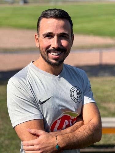 Dennis Lesi