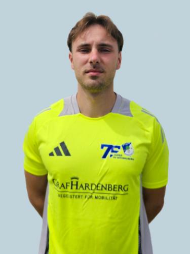 Yannic Becker