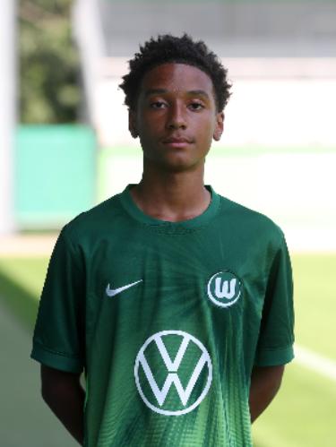 Lewis Okuma