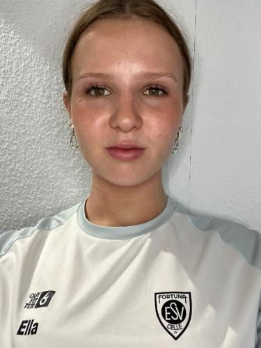 Ella Nike Nitsche