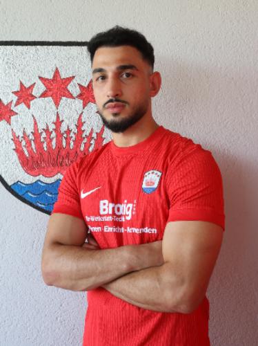 Yazn Kakih